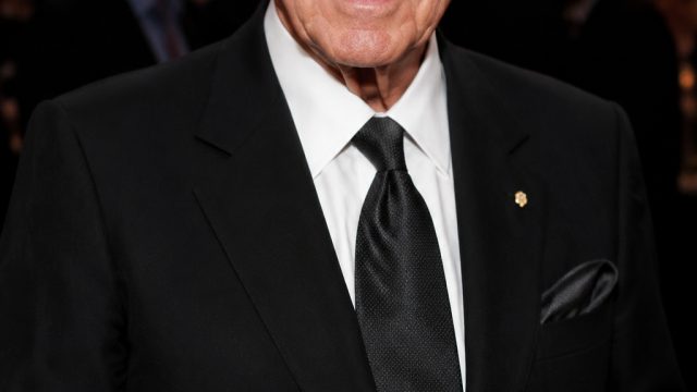 Celebrating Clive Davis: A Legacy That Transformed Music Industry Standards | ex