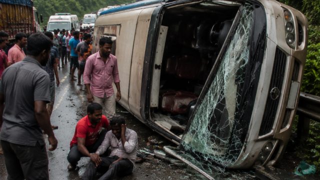 Tourist Bus Accident in Tamil Nadu: 24 Injured in Overturning Incident | apk bit