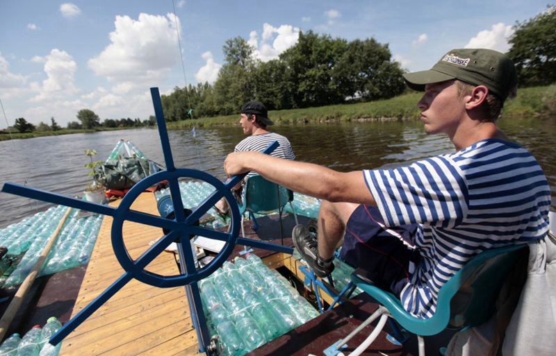 DIY a boat out of plastic bottles and sail 500 miles--top emoticon