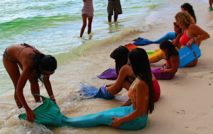 Swim school teaches you how to be a mermaid