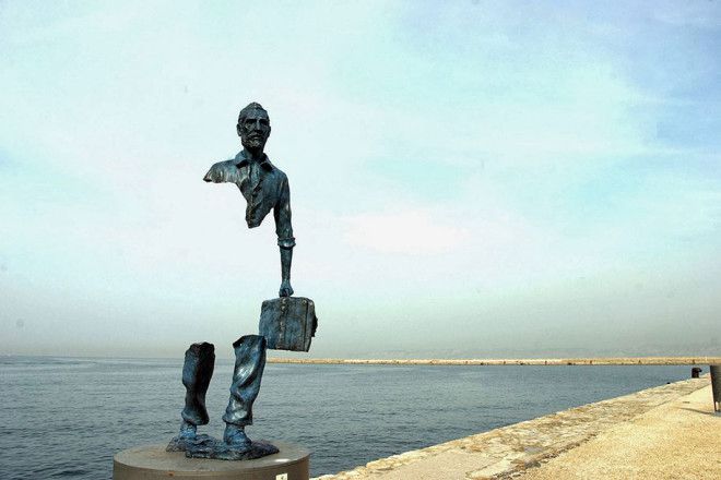 17 weird sculptures