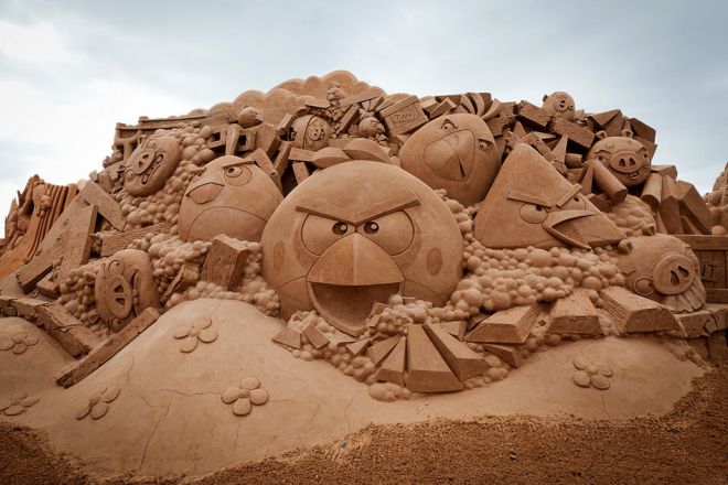 17 weird sculptures--top emoticons