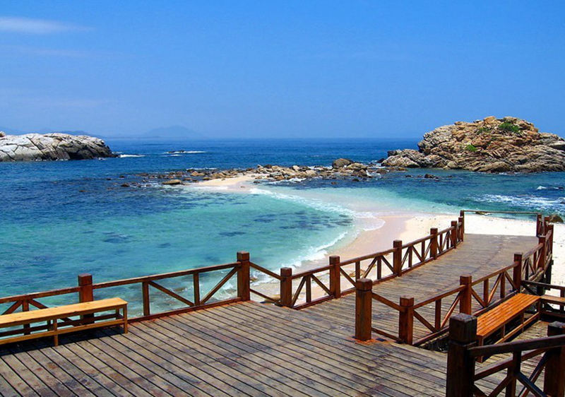 Eight of China’s most beautiful beaches, great places to swim in summer